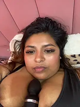 Snapshot of Hela_Collins chatting on 10/19/25, 11:22 Hela Collins online show from 10/19/25, 11:22