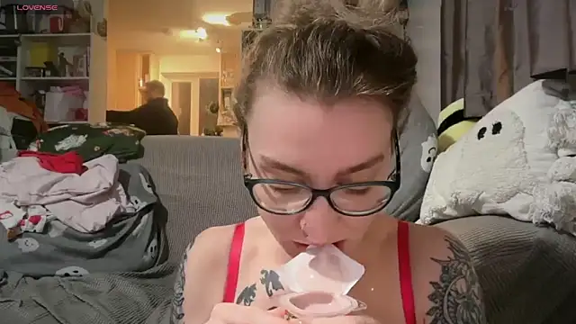 Snapshot of harleyblair chatting on 03/17/26, 11:08 harleyblair online show from 03/17/26, 11:08