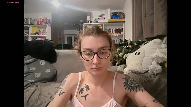 Snapshot of harleyblair chatting on 03/26/26, 11:10 harleyblair online show from 03/26/26, 11:10