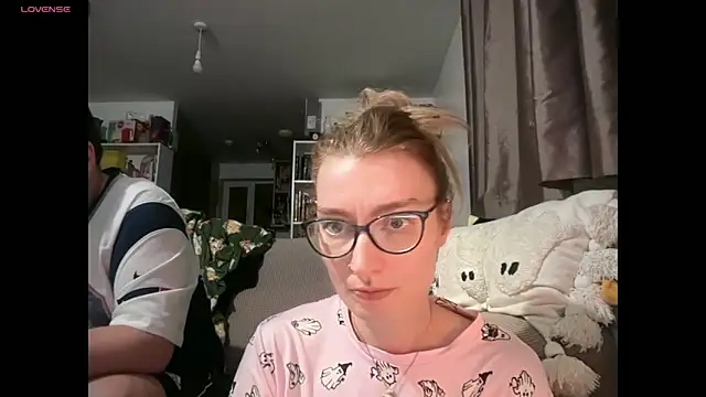 Snapshot of harleyblair chatting on 04/15/26, 09:59 harleyblair online show from 04/15/26, 09:59