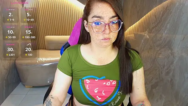 Snapshot of mariehw_r chatting on 10/12/25, 12:48 mariehw r online show from 10/12/25, 12:48