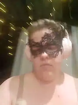 Snapshot of VeiledMuse chatting on 09/11/25, 12:11 VeiledMuse online show from 09/11/25, 12:11