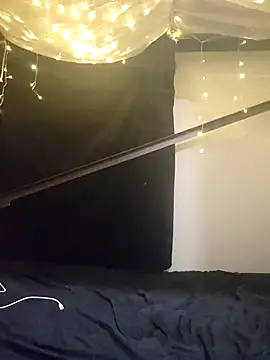 Snapshot of VeiledMuse chatting on 11/18/25, 02:17 VeiledMuse online show from 11/18/25, 02:17