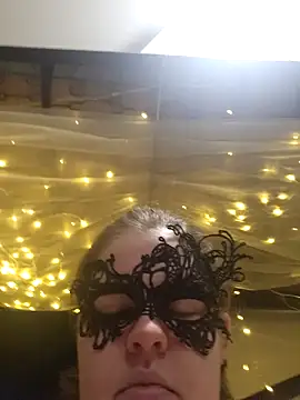 Snapshot of VeiledMuse chatting on 11/19/25, 02:22 VeiledMuse online show from 11/19/25, 02:22