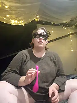 Snapshot of VeiledMuse chatting on 11/23/25, 02:11 VeiledMuse online show from 11/23/25, 02:11