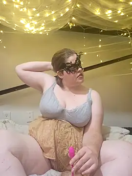 Snapshot of VeiledMuse chatting on 12/15/25, 02:38 VeiledMuse online show from 12/15/25, 02:38