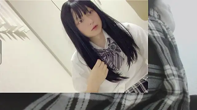 Snapshot of Mia032 chatting on 10/12/25, 01:32 Mia032 online show from 10/12/25, 01:32