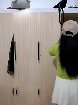 asian 2k online show from 11/13/25, 08:35