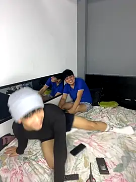 Snapshot of Kailertwink chatting on 10/21/25, 05:19 Kailertwink online show from 10/21/25, 05:19