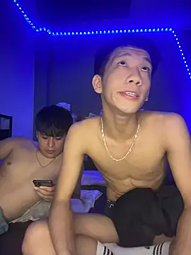 Kailertwink online show from 04/12/26, 03:00