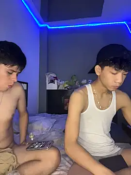 Snapshot of Kailertwink chatting on 06/29/26, 06:41 Kailertwink online show from 06/29/26, 06:41