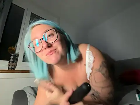 lablonde2025 online show from 09/30/25, 07:41