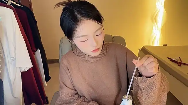 Snapshot of Robin-o3 chatting on 10/13/25, 08:53 Robin-o3 online show from 10/13/25, 08:53