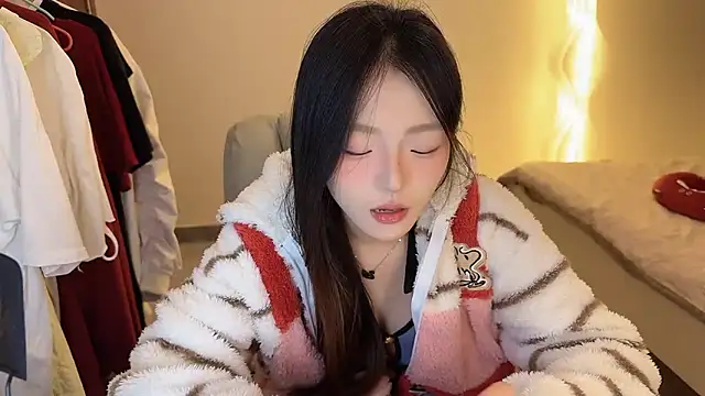 Snapshot of Robin-o3 chatting on 10/18/25, 04:41 Robin-o3 online show from 10/18/25, 04:41