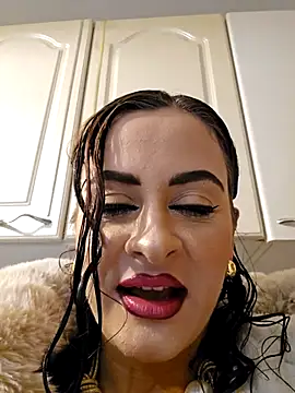 Snapshot of ShineBright88 chatting on 11/28/25, 08:44 ShineBright88 online show from 11/28/25, 08:44