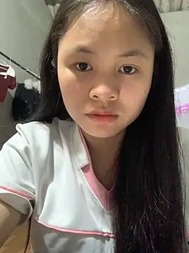 Snapshot of NhuFox chatting on 11/07/25, 12:27 NhuFox online show from 11/07/25, 12:27