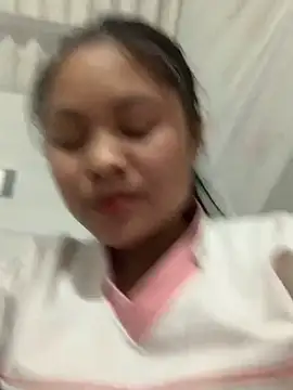 Snapshot of NhuFox chatting on 11/15/25, 12:23 NhuFox online show from 11/15/25, 12:23