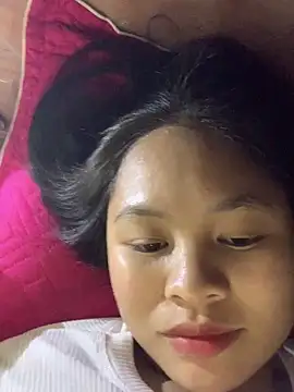 Snapshot of NhuFox chatting on 12/05/25, 01:31 NhuFox online show from 12/05/25, 01:31