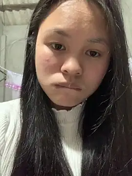 Snapshot of NhuFox chatting on 12/15/25, 01:59 NhuFox online show from 12/15/25, 01:59