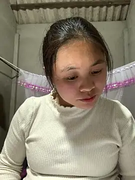 Snapshot of NhuFox chatting on 12/20/25, 01:07 NhuFox online show from 12/20/25, 01:07