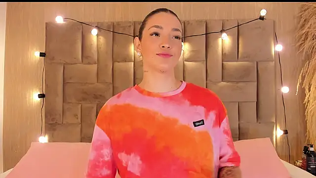 ClaradelMar online show from 11/28/25, 10:40