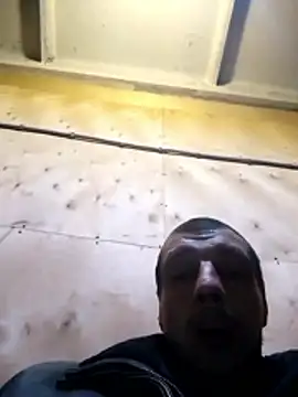 Snapshot of N_i_k_o_l_a_u chatting on 01/10/26, 12:18 N i k o l a u online show from 01/10/26, 12:18