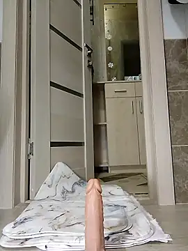 Snapshot of N_i_k_o_l_a_u chatting on 04/06/26, 05:58 N i k o l a u online show from 04/06/26, 05:58