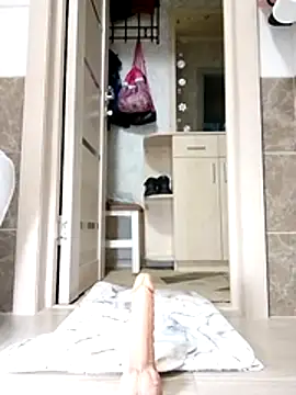 Snapshot of N_i_k_o_l_a_u chatting on 04/10/26, 02:44 N i k o l a u online show from 04/10/26, 02:44