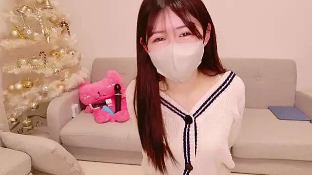 Snapshot of ena_7 chatting on 12/17/25, 03:18 ena 7 online show from 12/17/25, 03:18