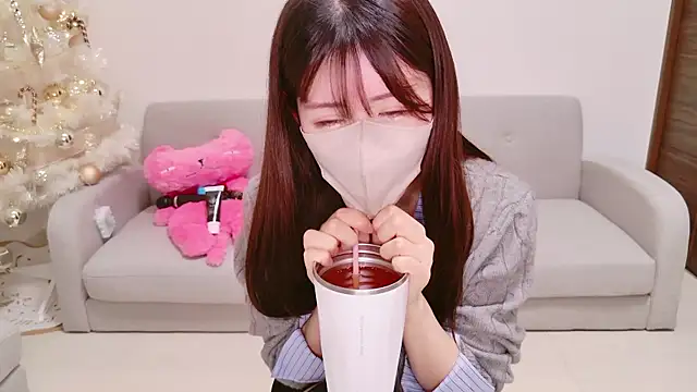 Snapshot of ena_7 chatting on 12/19/25, 03:52 ena 7 online show from 12/19/25, 03:52