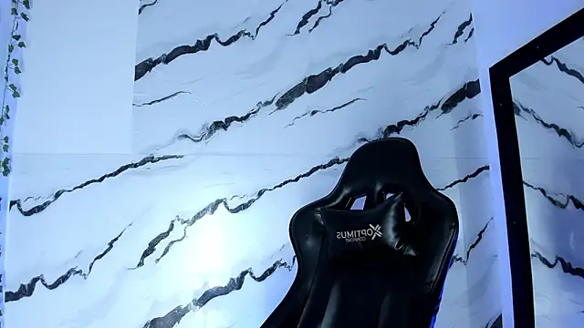 Snapshot of edy_play chatting on 04/18/26, 07:01 edy play online show from 04/18/26, 07:01