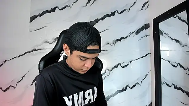 Snapshot of edy_play chatting on 04/28/26, 03:33 edy play online show from 04/28/26, 03:33