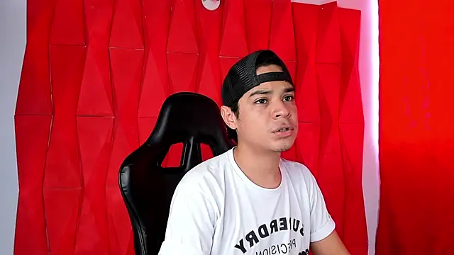 Snapshot of edy_play chatting on 05/17/26, 06:48 edy play online show from 05/17/26, 06:48