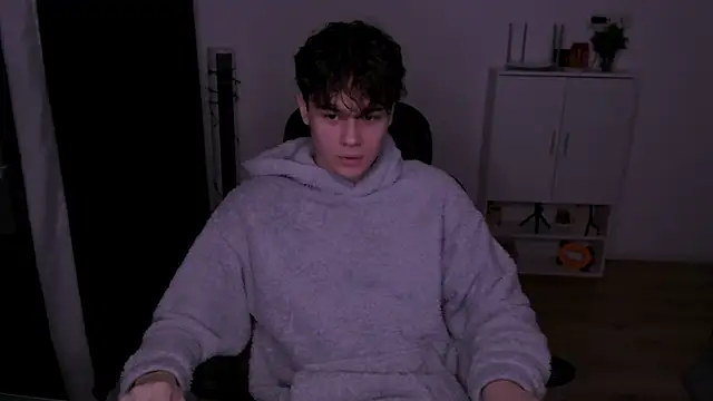 Tom-Eros online show from 04/17/26, 08:01