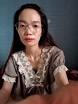 Snapshot of Lyly999 chatting on 10/31/25, 12:33 Lyly999 online show from 10/31/25, 12:33