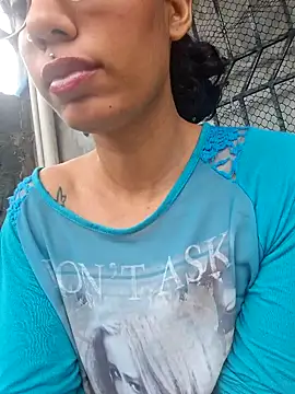 Snapshot of RavenShyfit chatting on 10/21/25, 07:03 RavenShyfit online show from 10/21/25, 07:03