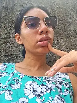 Snapshot of RavenShyfit chatting on 10/31/25, 04:19 RavenShyfit online show from 10/31/25, 04:19