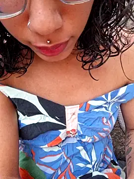 Snapshot of RavenShyfit chatting on 12/17/25, 08:59 RavenShyfit online show from 12/17/25, 08:59