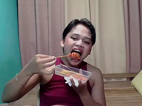 Snapshot of pinaymorena_zeinab chatting on 07/03/26, 10:43 pinaymorena zeinab online show from 07/03/26, 10:43