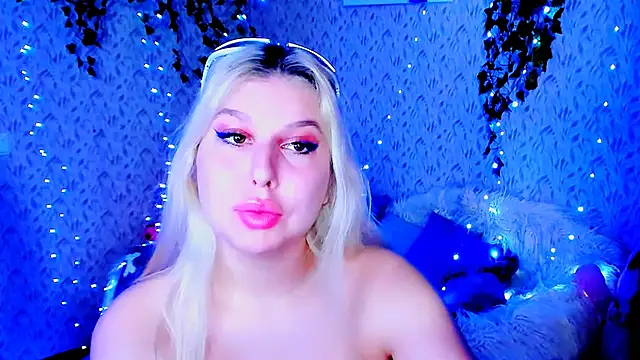 ChloeRicc online show from 11/10/25, 12:15