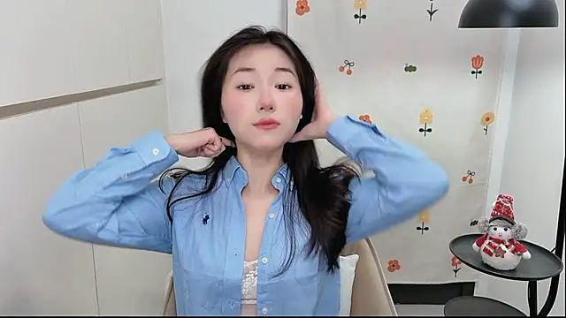 Snapshot of Rosalind_xixi chatting on 05/18/26, 04:07 Rosalind xixi online show from 05/18/26, 04:07