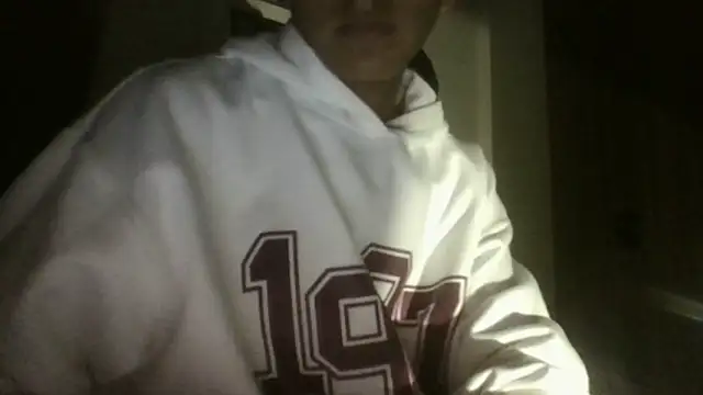 Snapshot of Leus1 chatting on 08/04/26, 07:44 Leus1 online show from 08/04/26, 07:44