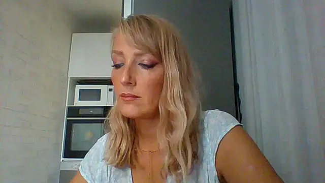 Snapshot of Vexxaa chatting on 09/10/25, 01:55 Vexxaa online show from 09/10/25, 01:55