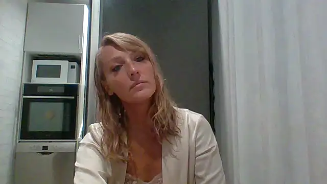 Snapshot of Vexxaa chatting on 09/27/25, 06:13 Vexxaa online show from 09/27/25, 06:13