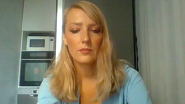 Snapshot of Vexxaa chatting on 10/01/25, 02:12 Vexxaa online show from 10/01/25, 02:12