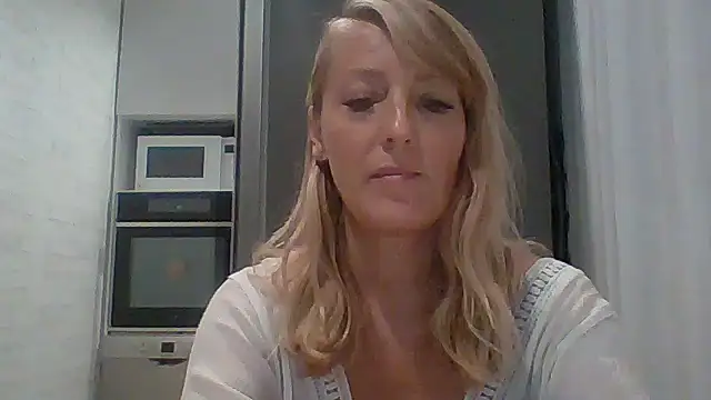 Snapshot of Vexxaa chatting on 10/04/25, 04:16 Vexxaa online show from 10/04/25, 04:16