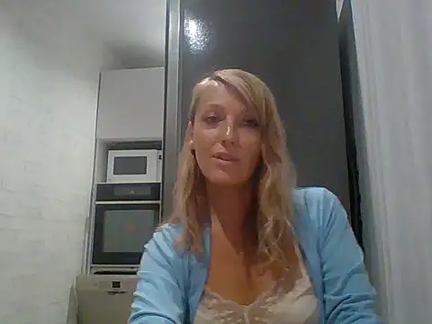 Snapshot of Vexxaa chatting on 10/05/25, 05:22 Vexxaa online show from 10/05/25, 05:22