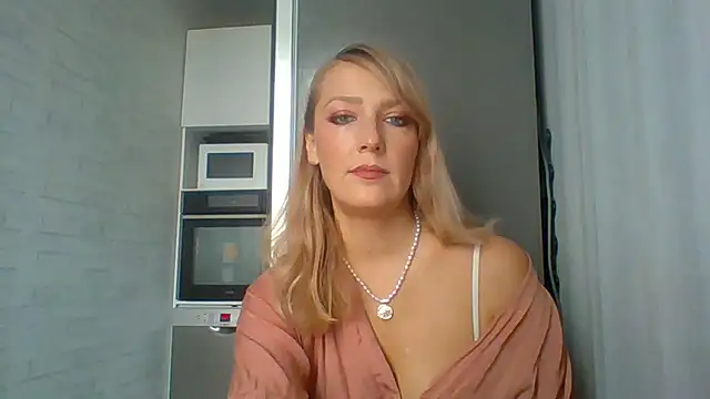 Snapshot of Vexxaa chatting on 11/14/25, 11:09 Vexxaa online show from 11/14/25, 11:09