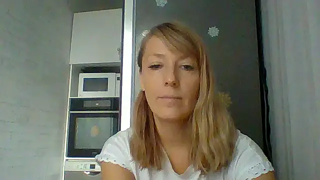 Snapshot of Vexxaa chatting on 12/14/25, 12:43 Vexxaa online show from 12/14/25, 12:43