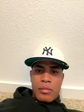 Snapshot of fuego01 chatting on 11/24/25, 06:57 fuego01 online show from 11/24/25, 06:57